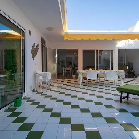 Spacious And Well Lit Chalet In Maspalomas Playa del Inglés