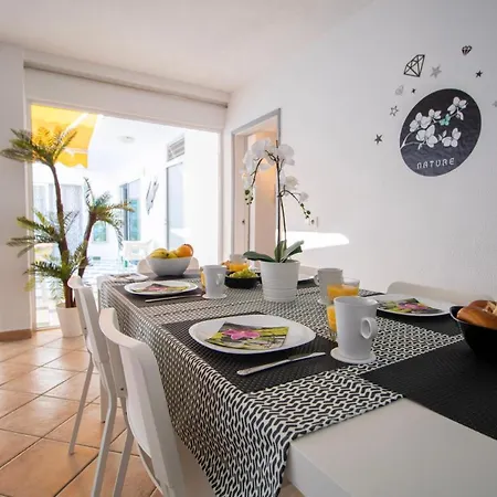 Ferienhaus Spacious And Well Lit Chalet In Maspalomas