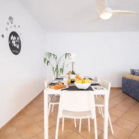 Spacious And Well Lit Chalet In Maspalomas Playa del Inglés