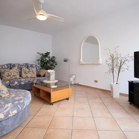 Spacious And Well Lit Chalet In Maspalomas Ferienhaus Playa del Inglés