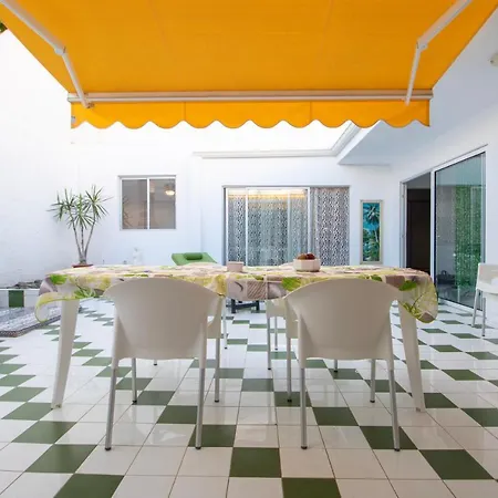 Spacious And Well Lit Chalet In Maspalomas Ferienhaus Playa del Inglés